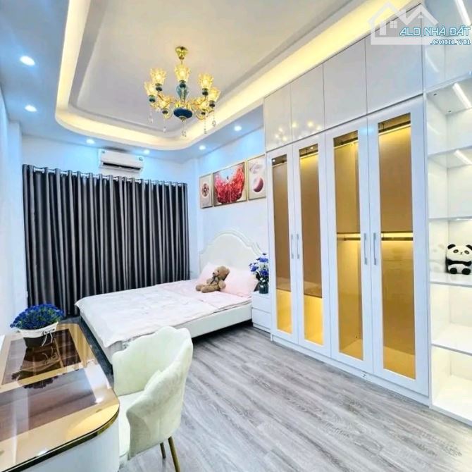 Hồ Tùng Mậu - 36m2 nở hậu - 5 tầng full nội thất sát phố chỉ 8 tỷ - 2