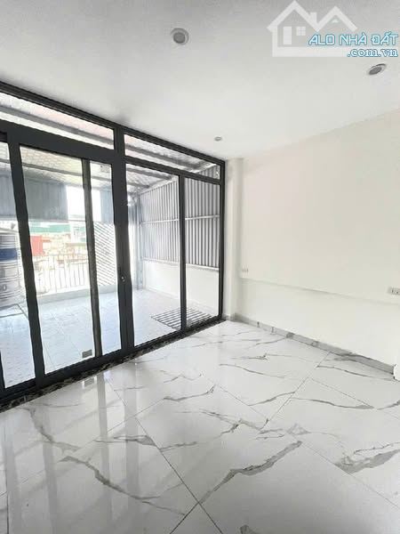 NHỈNH 11 TỶ XÍU - 38M2 x 6 TẦNG NGÕ CHỢ KHÂM THIÊN - 2