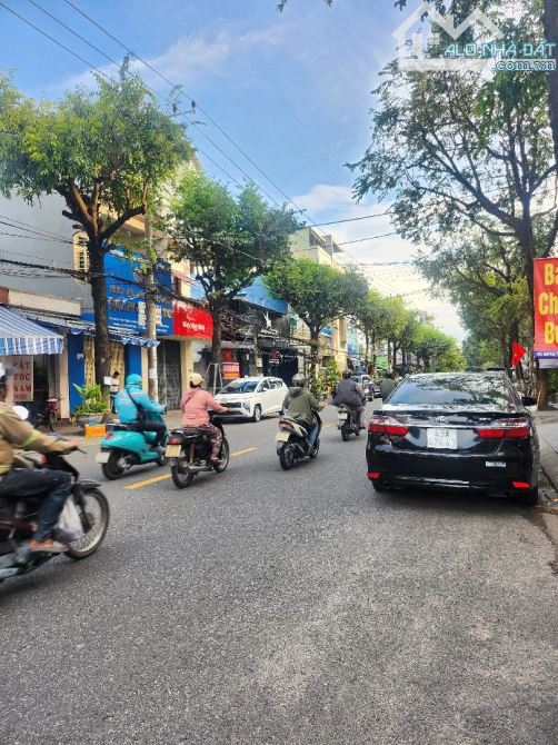 MẶT TIỀN ĐƯỜNG NÚI THÀNH - 2 TẦNG - 10,8 Tỷ Tl - 2