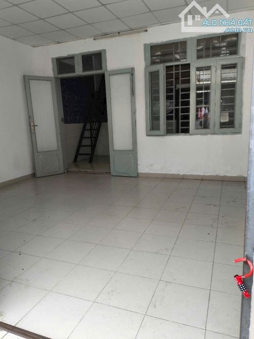 Nhà 73m2 ( ngang đẹp 5m7) ô tô ngủ trong nhà- đi bộ ra chợ Bùi Dương Lịch-ịch- Hồ Văn Long - 2