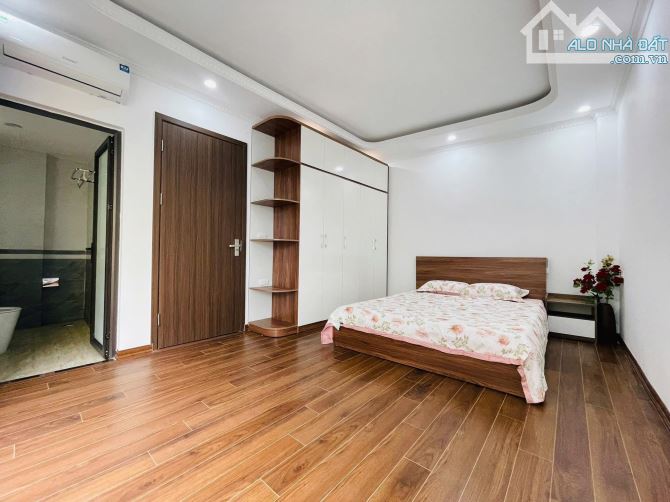 PHẠM VĂN ĐỒNG XUÂN ĐỈNH 7 TẦNG THANG MÁY- 38M2 - NHỈNH 10TỶ - 1NHÀ RA Ô TÔ TẢI TRÁNH - BÃI - 2