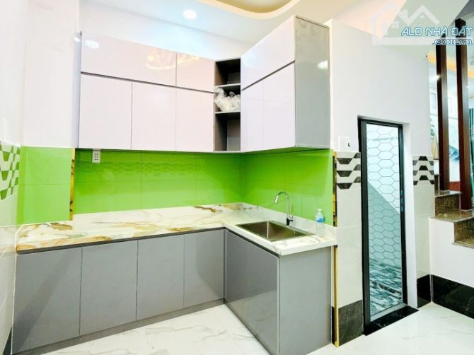 Bán nhà đẹp 2 lầu 4 phòng ngủ hẻm Cao Xuân Dục, Quận 8 - 2