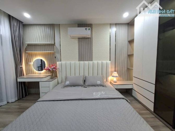 THẠCH BÀN 6TẦNG THANG MÁY -Ô TÔ NGỦ TRONG NHÀ -NỞ HẬU - VEIW HỒ ĐIỀU HOÀ - 2
