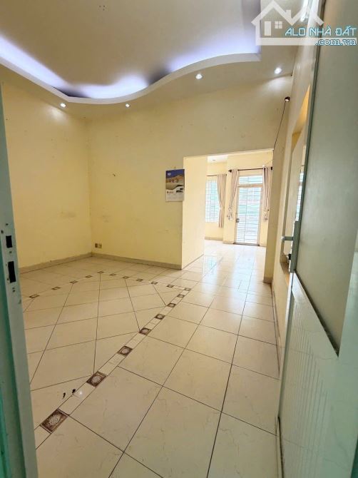 BÁN MTKD SẦM UẤT ĐỘC LẬP, THỐNG NHẤT, GẦN NGÃ 4 - GẦN 70M2, NGANG HƠN 4M, 3 TẦNG KD NGAY - 2