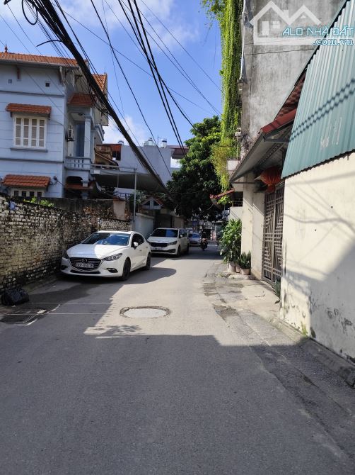 Bán đất phố trạm 55m² , mt 4m ôtô chỗ vào đất , cách 20m ôtô tránh giá chào 10 tỷ TL . - 2