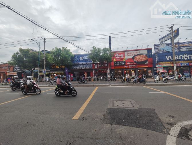 Lê Văn Quới - hẻm xe hơi 1 trục - sổ riêng dt 4,5 x 16 - 2