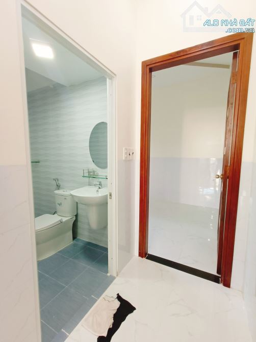 Bán Nhà Trệt Lầu 2 Mặt Tiền Trục Chính Hẻm 56 Lê Anh Xuân - 2
