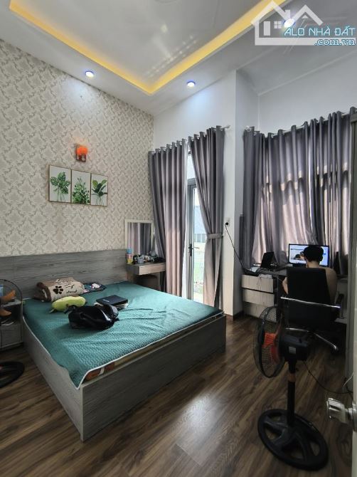 NHÀ ĐẸP LUNG LINH GẦN EMART, Phan Huy Ích - Gò Vấp - 5 tầng - 3PN,4WC - DT 61m2 - 2