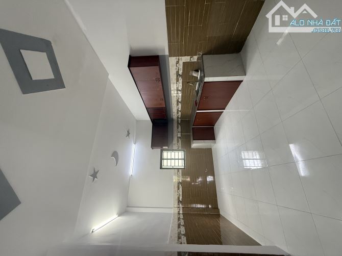 Nhà 2lầu diện tích 67m2 giá 2ty350triệu rìa KDC Đặng Huỳnh sổ hồng - 2
