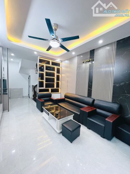 Bán nhà Thanh Đàm hoàng mai - 34m2 - 5 tầng - full nội thất - 10m ra ô tô tránh nhỉnh 5 tỷ - 2