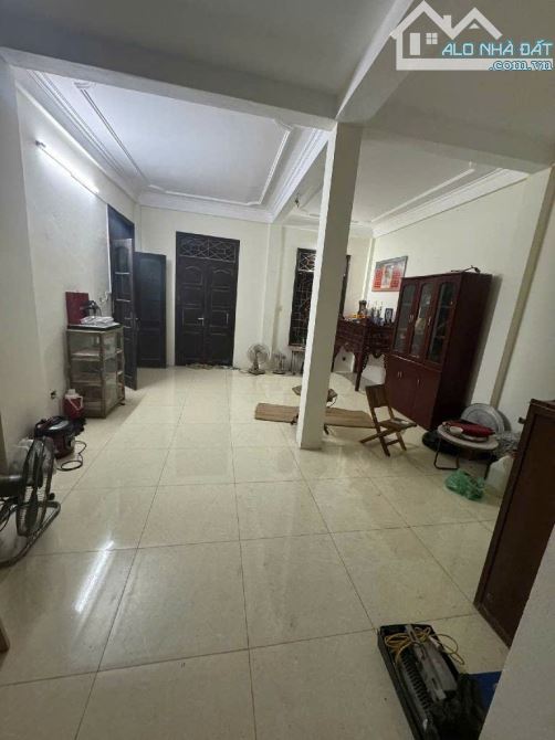 TRƯƠNG ĐỊNH - NHÀ GẦN PHỐ - NGÕ ĐẸP - MẶT TIỀN RỘNG - VIEW SÂN BÓNG NHÀ VĂN HÓA - 2