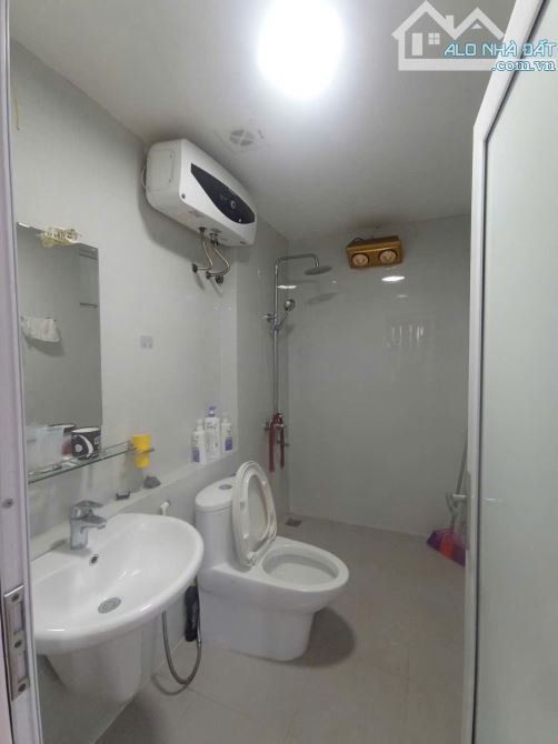 Bán nhà 5 tầng, có thang máy, mặt đường Nguyễn Công Trứ, khu Hoà Vượng - 2