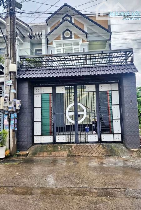 Bán gấp căn nhà 1 triệt 1 lầu ở Tân Thạnh Đông - Củ Chi. DT 102m2, Giá 1 tỷ 050. SHR - 2