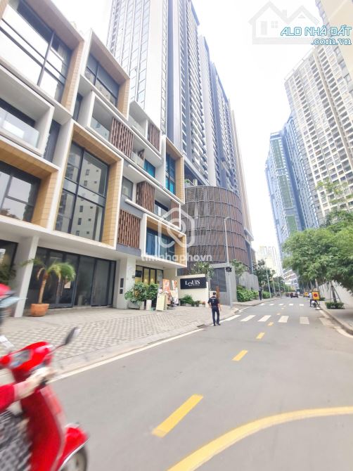 Bán CHDV Hẻm Xe Tải Nguyễn Gia Trí cách HUTECH 100m- 4x20m- 5 tầng- HDT 110tr/th chỉ 23 tỷ - 2