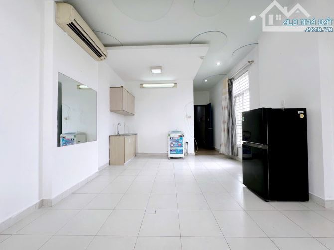 Cho thuê phòng ban công 40m2 quận 10 gần đại học Kinh Tế Ueh vạn hạnh mall - 2