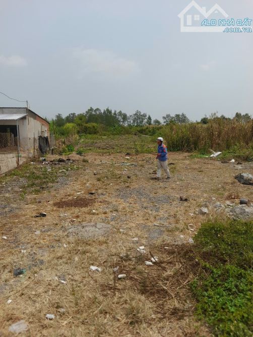 Bán 2520m2 đất Mặt Tiền quốc lộ 91b -Dt: 23m( nở 26m)x100m  giá 5tr/m2 có bán lẻ - 2