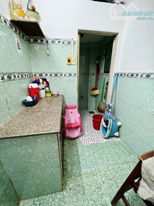 Gần Chợ Bình Tiên (Q6) - 4 tầng có sân thượng - 3PN 2WC - SHR chính chủ lâu đời - 2