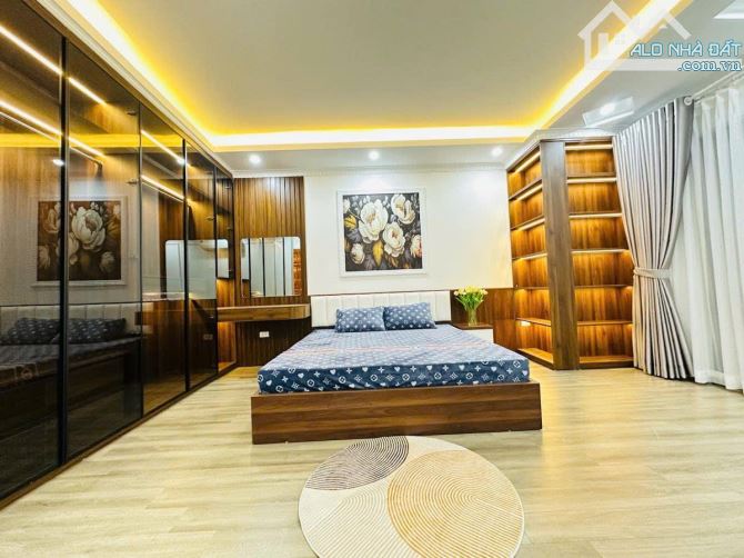 Bán nhà Văn Cao, ngõ nông, gần phố, nhà mới full nội thất, sân xe, 40m2*5T, giá 8.9 tỷ - 2