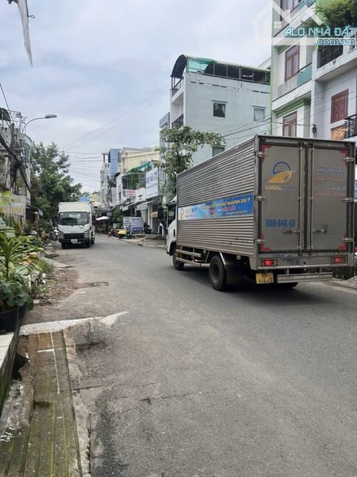 SIÊU PHẨM MTKD BÁN ĐẤT TẶNG NHÀ ĐƯỜNG 10M SÁT KHU TÊN LỬA - 2