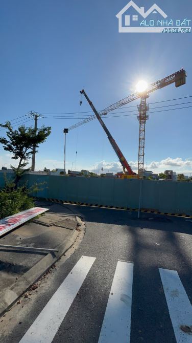 Lô góc kế bên 2 tòa căn hộ - Đầu tư kinh doanh cực kỳ tốt - Duy nhất 1 lô - 2