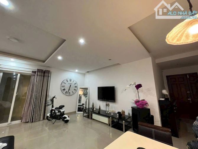 22tr/th. NTCC, Cao ốc Satra, Phan Đăng Lưu, PN, 145m2, 3PN, 2WC. - 2