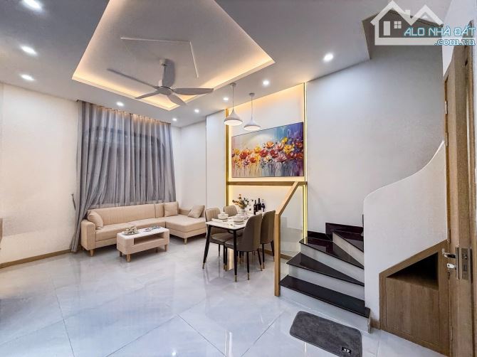 SIÊU PHẨM LÔ GÓC 4 TẦNG LẦU KẾ BÊN Q1 • CHỈ 6.48 TỶ - 2