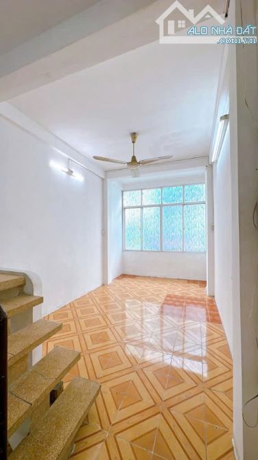 Nhà bán đường Đoàn Văn Bơ quận 4 sát trung tâm, 60m2 giá 3,9 tỷ sang tên ngay - 2