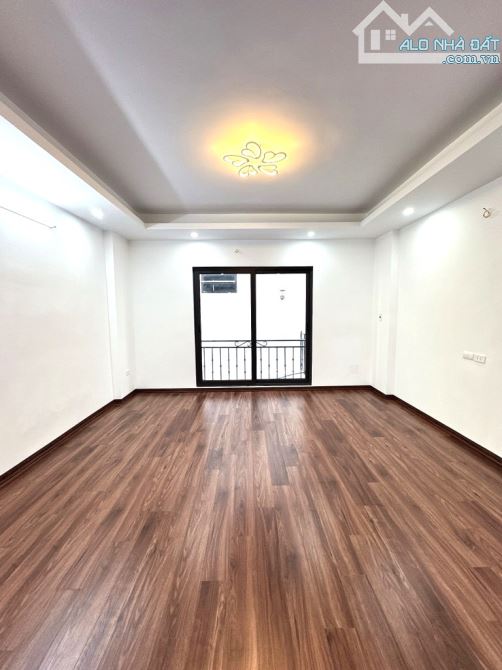 BÁN NHÀ VIỆT HƯNG 35M2, 5 TẦNG MỚI ĐẸP, NGÕ NÔNG, GẦN Ô TÔ, 6 TỶ - 2