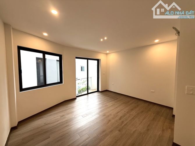 BÁN NHÀ VIỆT HƯNG 42M2, 5 TẦNG, NỘI THẤT XỊN XÒ, LÔ GÓC ĐẸP, 5.3 TỶ - 2