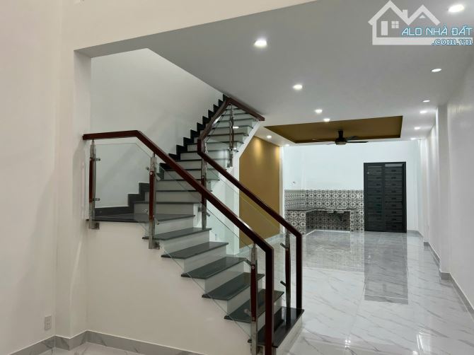 NHÀ MỚI 4x17 ĐƯỜNG ĐẸP 6M NGAY CHỢ HỒ TRỌNG QUÝ Q.6 - 2