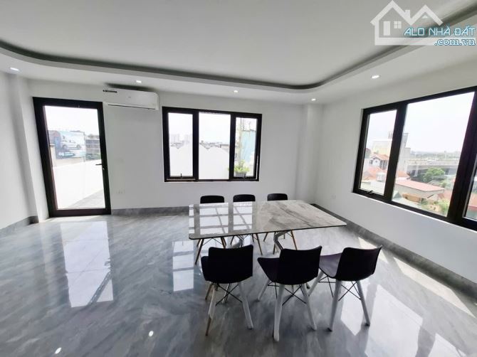 Bán nhà Phố Trạm - 1 nhà ra đường ô tô tránh - 6 tầng - 45m - 9.1 tỷ - 2