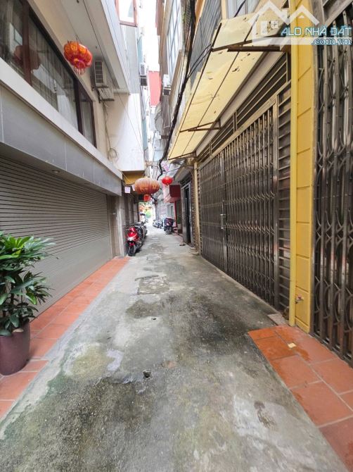 Nhà phố Trưởng Chinh, Ô tô đỗ cửa, DT 37m2, 4 tầng, chỉ 9 tỷ 2 thoáng - 2