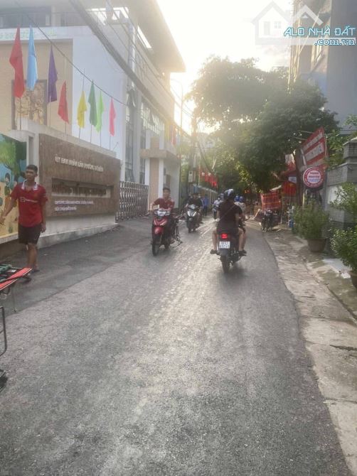 Đất đầu tư phố Lạc Long Quân dt142 4tang mt 7.3 giá 29 tỷ - 2