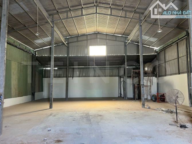 Kho xưởng bãi 550m² kho xây dựng 330m² có trạm điện 3 pha, đường cặp Quốc Lộ 1A - 2