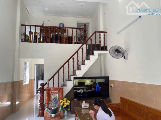 Bán Nhà Ngang 9m Đường 5m Sau Big C Dĩ An , Khu Dân Cư đông sạch đẹp - 2