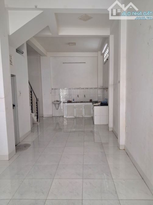 Quận 6- Bình Tiên 56m2 - 3 tầng giá chỉ nhỉnh 4 tỷ. - 2