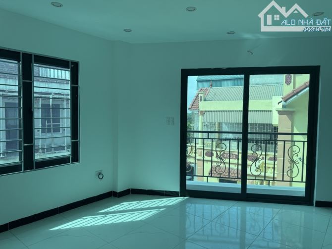 Rẻ- Bán gấp căn nhà Vĩnh Quỳnh, gần 40m, nhà 5 tầng - ô tô vào - ngõ thông chỉ 5.7 tỷ - 1
