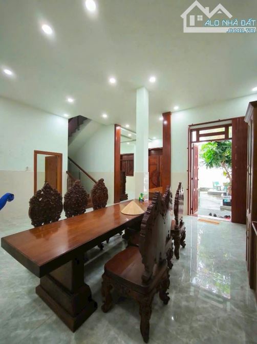 Biệt Thự 240m2 ngay trường Anh Ngữ trung tâm Thị Trấn Bến Lức Long An - 2