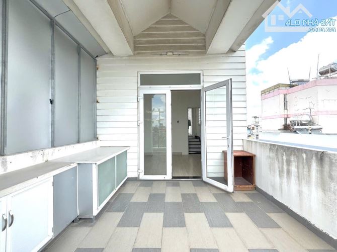 cho thuê phòng tôn thất thuyết q4 có sân thượng view sông gần q1 q7 q5 gần chợ xóm chiếu - 2