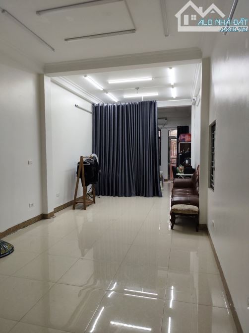 PHÂN LÔ VỈA HÈ VẠN PHÚC -  Ô TÔ ĐỖ NGÀY ĐÊM - 2