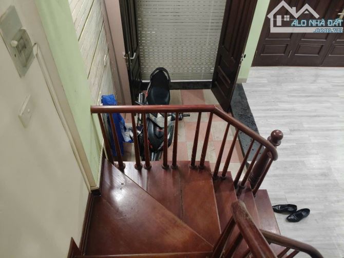 Cho thuê nhà nguyên căn ngõ 139 Nguyễn Ngọc Vũ  40m2 x 5 tầng, 3 ngủ - 2