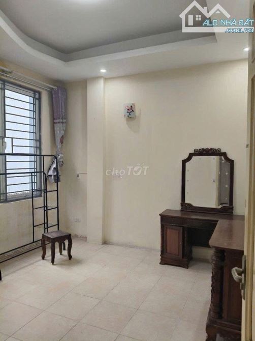 Cho thuê nhà nguyên căn ngõ Nguyến Ngọc Vũ, Trung Hoà, Cầu Giấy. DT 40m x 5 tầng, giá 16tr - 2