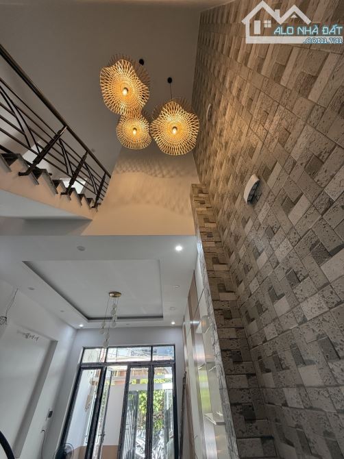 💥BÁN NHÀ 2 Tầng VÕ NGUYÊN GIÁP - 60m2 - Sát biển vài bước - Dòng tiền : 20tr/tháng - LH - 2