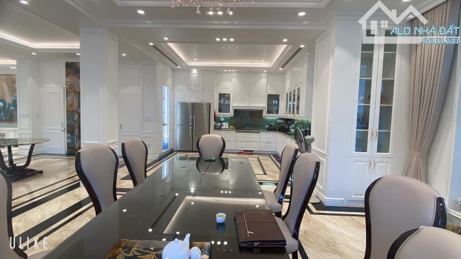 Bán Biệt Thự Láng Hạ Siêu Sang  - Đường lớn 4 Ô tô tránh - 340m2 * 5T + 1 hầm - 130 tỷ - 2
