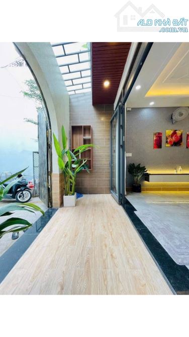 Bán đất tặng nhà 3 tầng,ngang 5m sát bên CV Làng Hoa,GV:nhỉnh 6 tỷ - 3