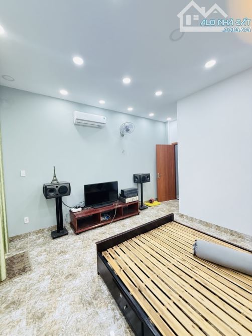 Bán nhà 3 tầng gần cầu bà the đường TÔ NGỌC VÂN, phường THẠNH XUÂN, Q12, dtsd 58m²(4,2x18) - 3