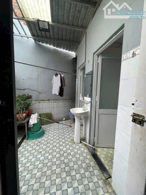 Kẹt tiền bán gấp căn nhà ở cấp 4 ở gần chợ Việt Kiều - Tân Thông Hội - 129m2 - SHR - 3