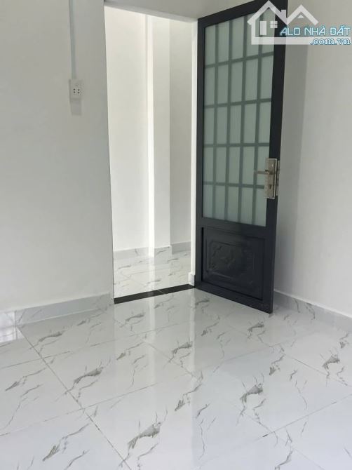 Ngộp bank bán gấp căn nhà ở 1 sẹc của đường Suối Lội- Tân Thông Hội- Củ Chi. DT 150m2, Giá - 3