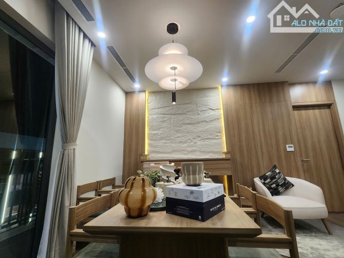 Nhà ở phố Thương mại vị trí đẹp, thoáng mát, mặt tiền đường rộng lớn - 3