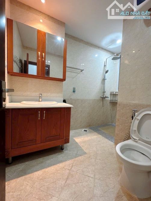 Bán nhà Ngọc Thuỵ, Long Biên 40 mét X 5 tầng, ngõ 3 gác dân xây gần chợ Ngọc Thuỵ 6.7 tỷ - 3